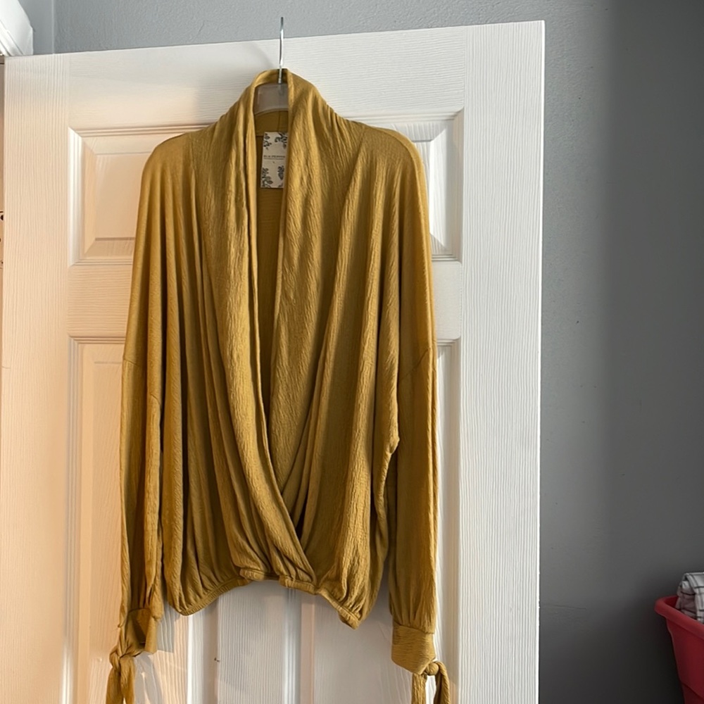 Blu pepper mustard blouse